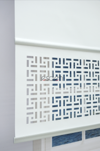 Kırık Beyaz Lazer Stor Perde - Gümüş Lama - Labirent Desenli - Orta Kalın Kumaş