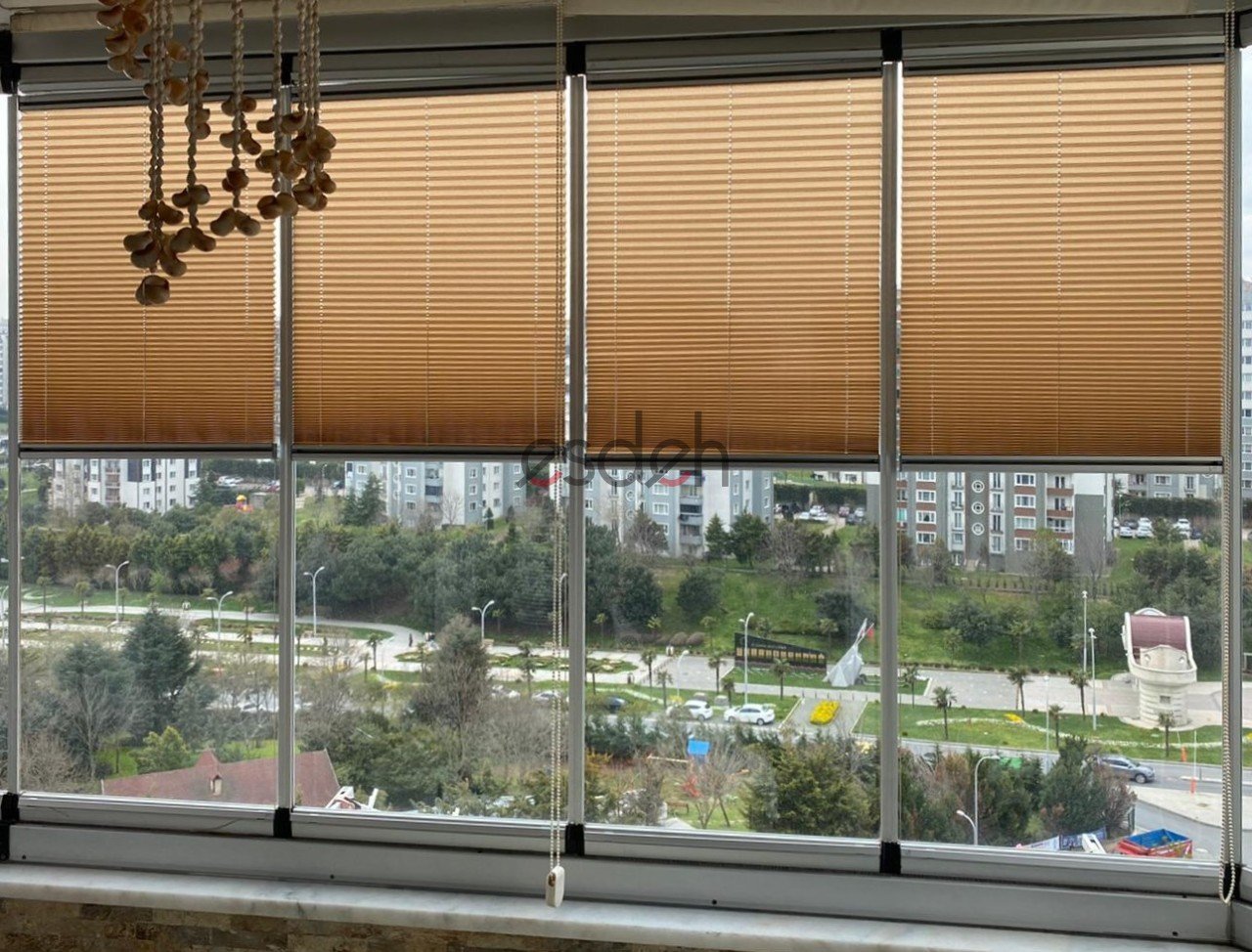 Kahverengi Plicell Cam Balkon Perdesi - Ekonomik Model(Parrot)